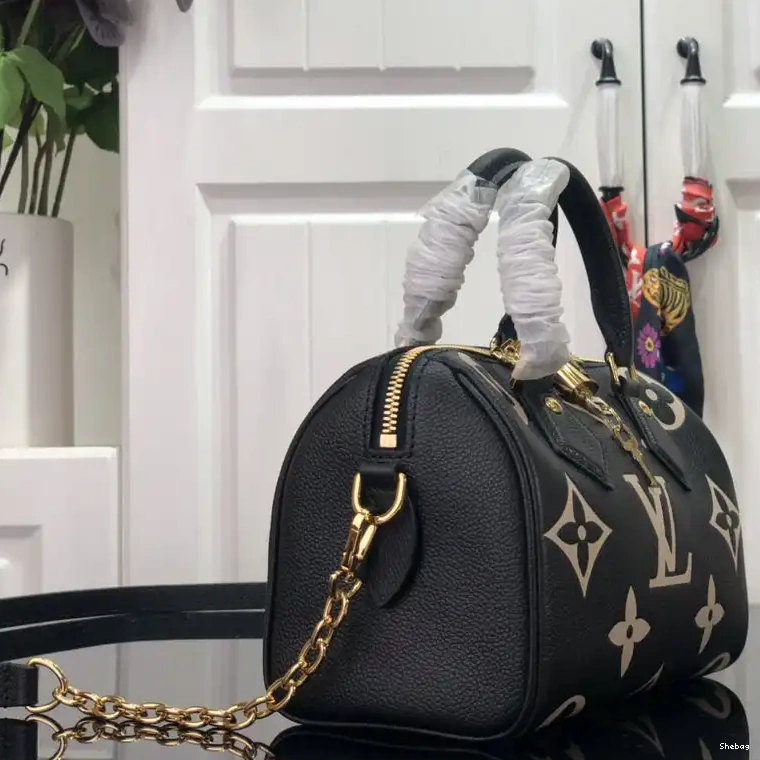 2111FY0058 LV Bags 0526